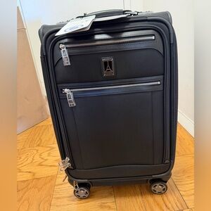 TravelPro Elite Platinum Carry On 21” Black